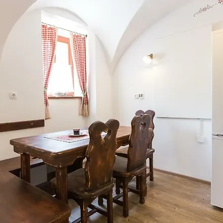 Petacova Hisa Apartman